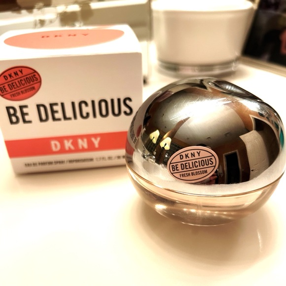 DKNY Be Delicious Fresh Blossom Pink Perfume - Picture 3 of 5